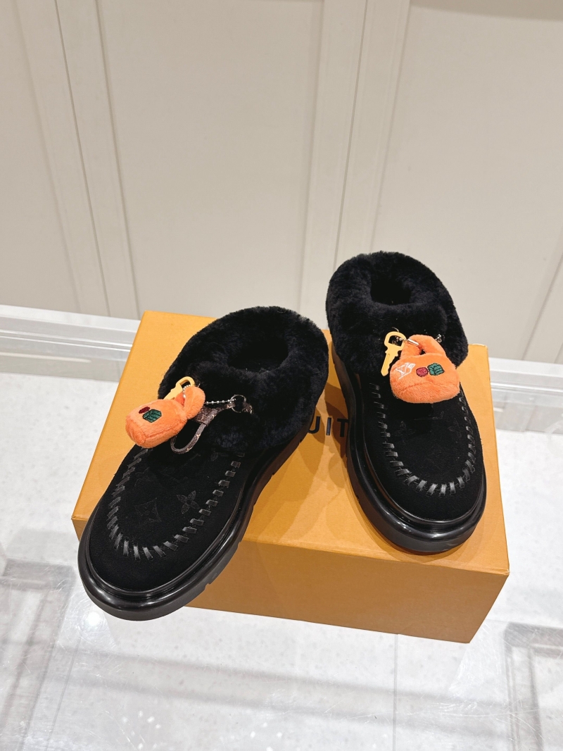 l0vis Vvtt0n slippers